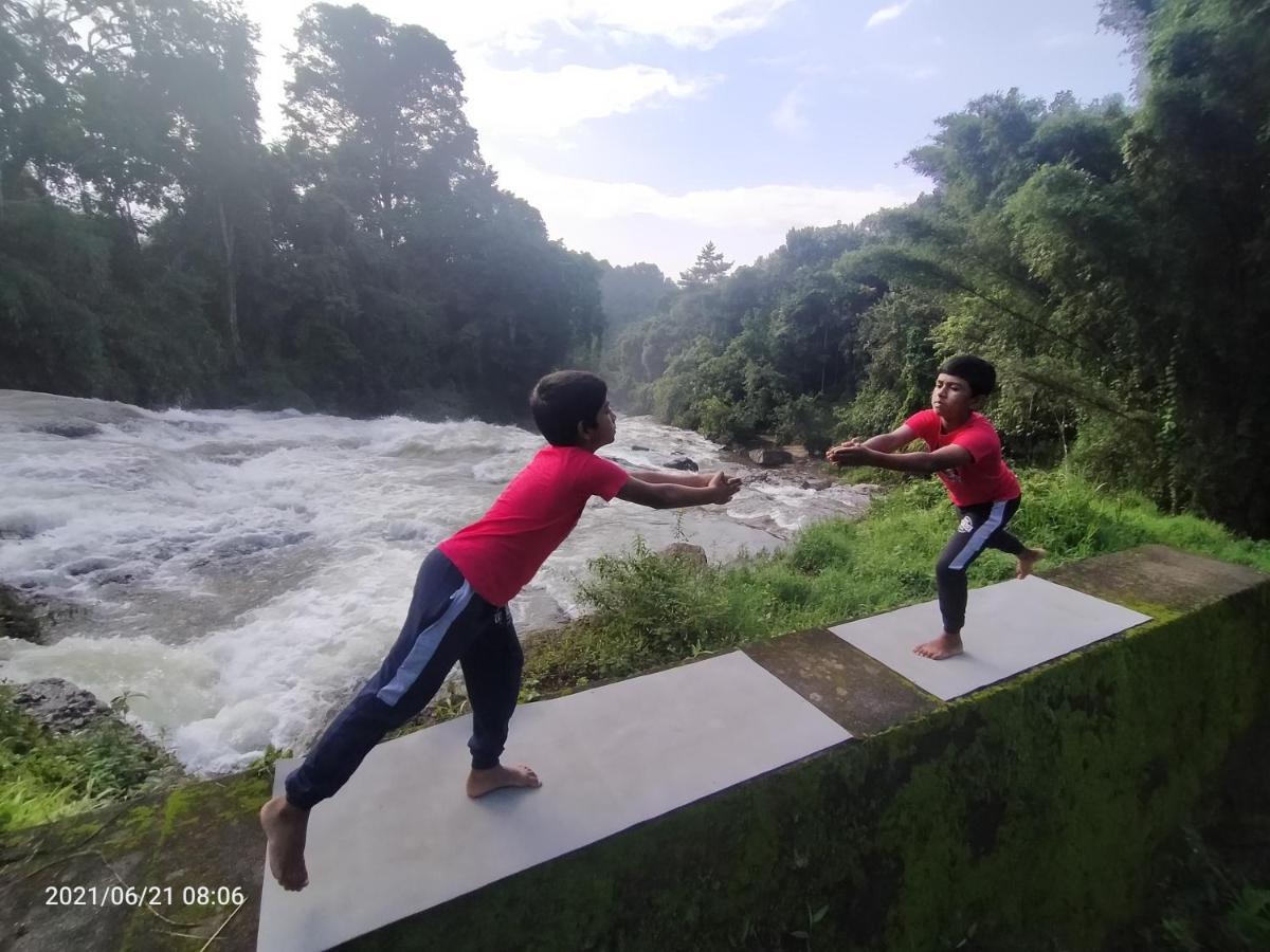 Mistletoe Homestay & Cafe Munnar Exteriör bild